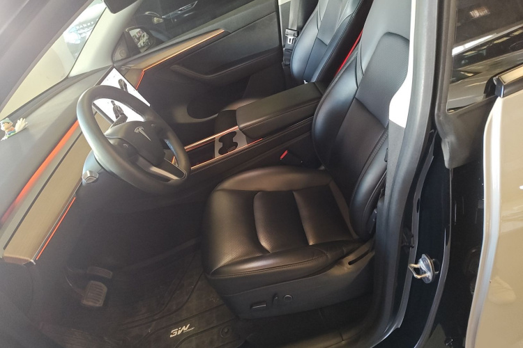 特斯拉 Model Y 2021款 标准续航后驱版中控内饰19