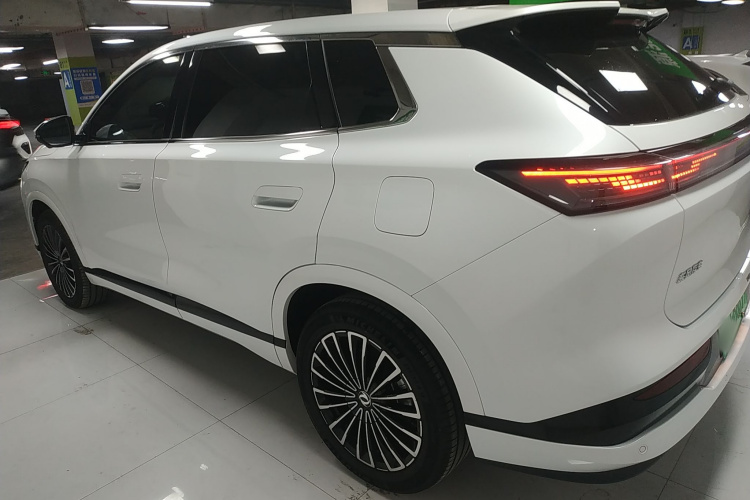 东风风神L8 2025款 112KM理想版车身外观4