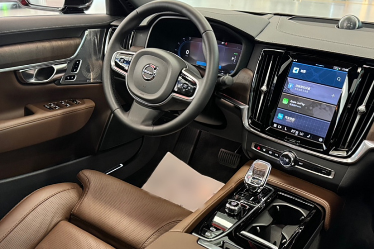 沃尔沃S90新能源 2025款 插电式混动 四驱长续航智雅豪华版中控内饰7006