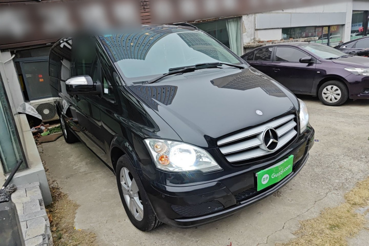 奔驰 唯雅诺 2013款 3.0L 舒适版车身外观3