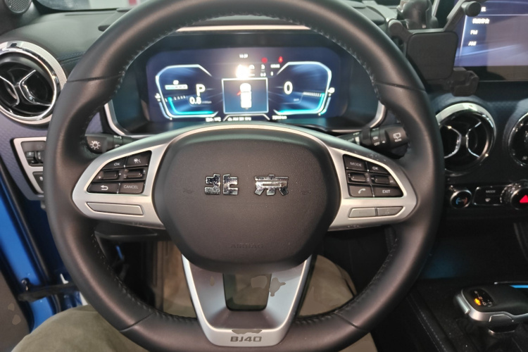 北京BJ40 2021款 2.0D 自动四驱刀锋英雄版侠客型中控内饰13