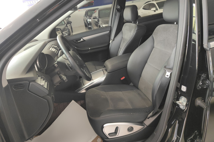 奔驰R级 2014款 R 320 4MATIC 商务型中控内饰19