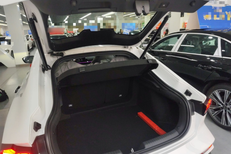 长安UNI-V 2024款 1.5T 尊贵型机舱底盘23