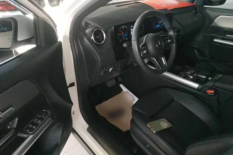 奔驰GLA 2023款 改款 GLA 200中控内饰7003