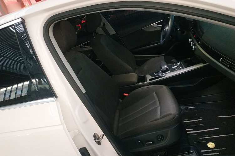 奥迪A4L 2019款 40 TFSI 进取型 国VI局部细节41