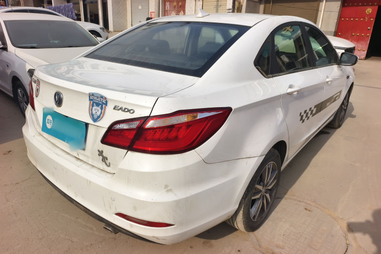 长安 逸动 2016款 1.6L 手动风尚型车身外观7