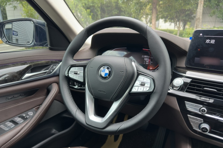 宝马5系 2022款 525Li 豪华套装中控内饰7010