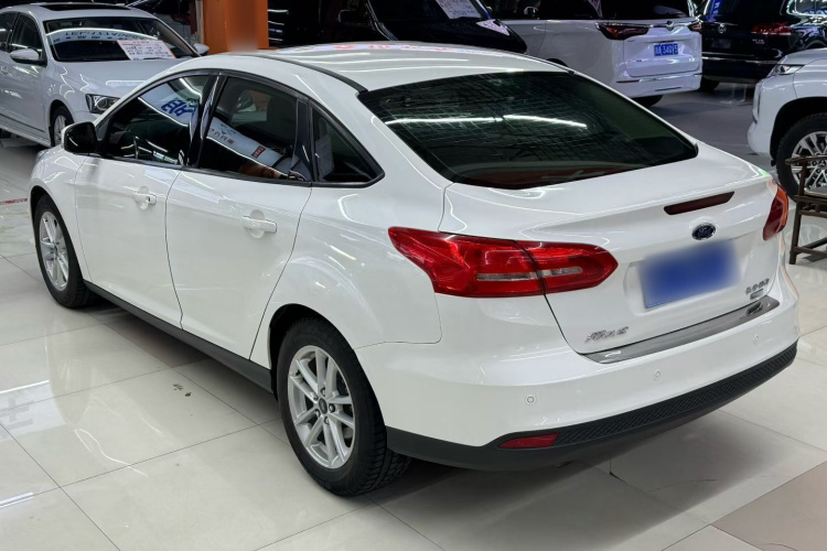 福特 福克斯 2015款 三厢 EcoBoost 125 自动超能风尚型车身外观6009