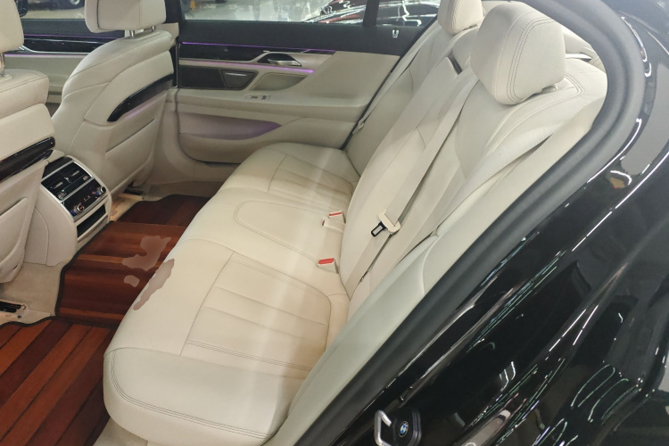 宝马7系 2018款 730Li 领先型 M运动套装中控内饰7004