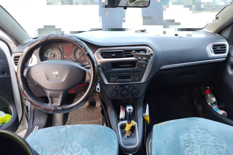 标致301 2014款 1.6L 自动舒适版中控内饰12