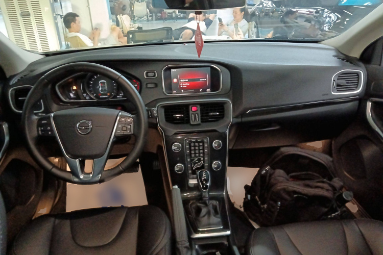 沃尔沃V40 2018款 T3 智逸版中控内饰12