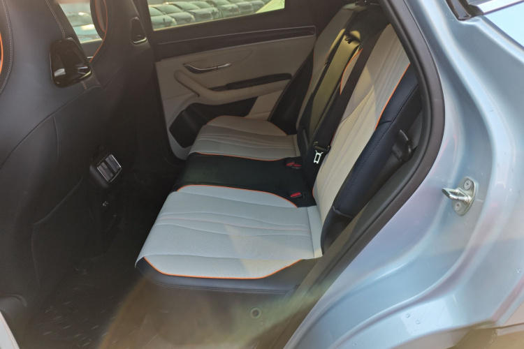 比亚迪 宋PLUS新能源 2023款 冠军版 DM-i 110KM 旗舰PLUS中控内饰7004