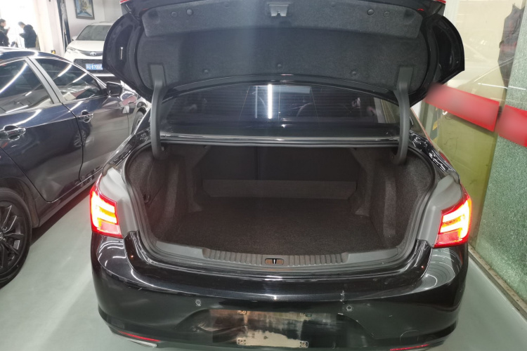 别克 威朗 2018款 三厢 20T 双离合领先型机舱底盘23