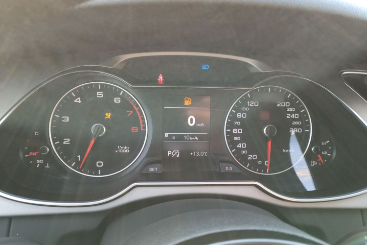 奥迪A4L 2016款 35 TFSI 典藏版 自动标准型局部细节14