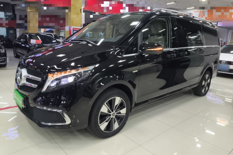奔驰V级 2022款 V 260 尊贵版车身外观4