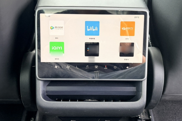 特斯拉 Model 3 2023款 长续航全轮驱动版中控内饰7010