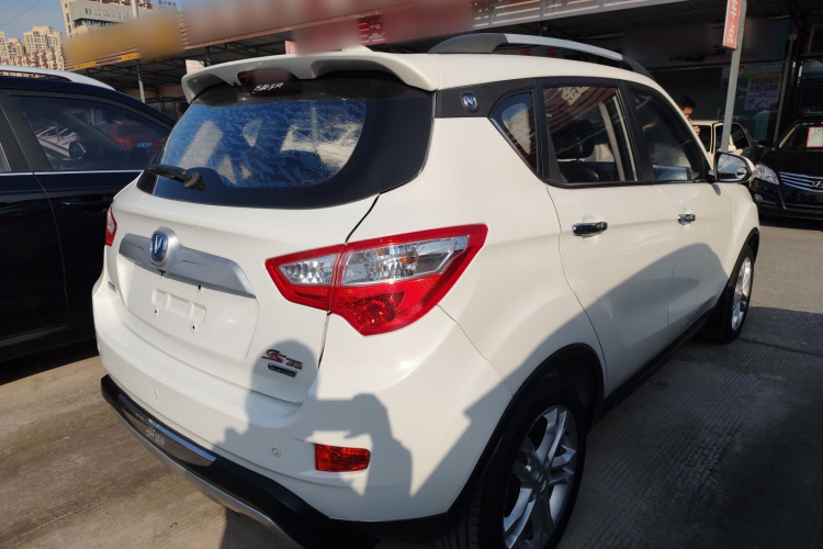 长安CS35 2014款 1.6L 自动豪华型 国IV车身外观7