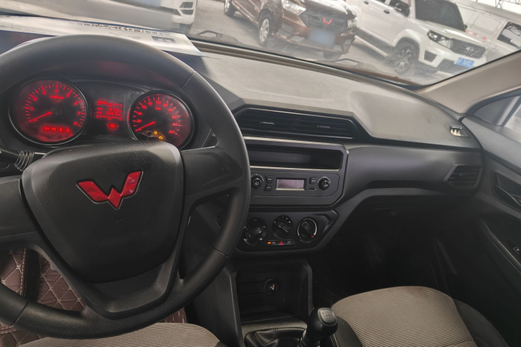 五菱汽车 五菱宏光 2021款 1.5L改款 S基本型 电动助力LAR中控内饰7001