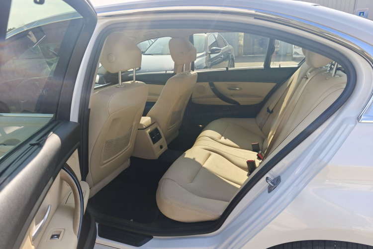 宝马3系 2017款 320Li 时尚型中控内饰7001