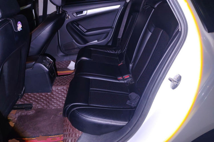 奥迪A4L 2015款 35 TFSI 自动标准型中控内饰21