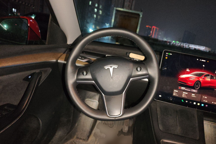 特斯拉 Model Y 2022款 改款 后轮驱动版中控内饰13