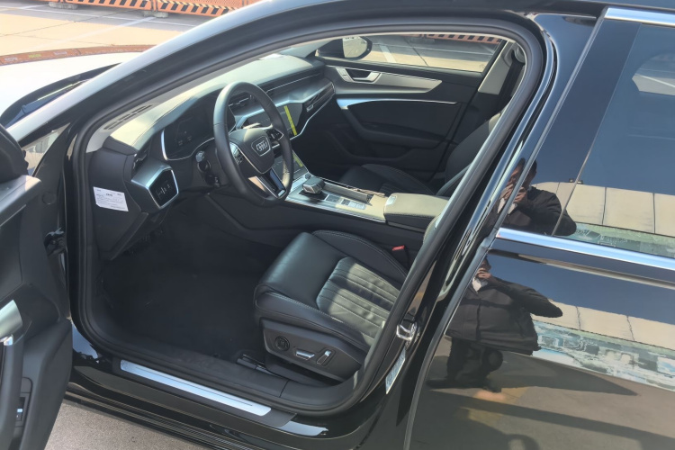 奥迪A6L 2024款 45 TFSI 臻选致雅型中控内饰7001