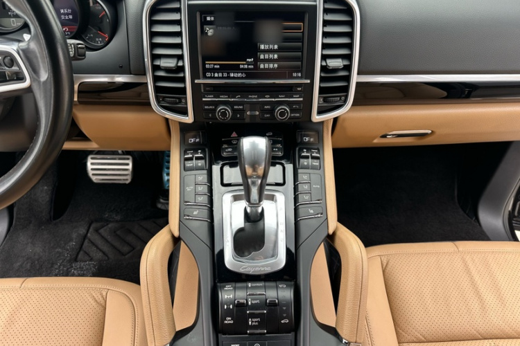 保时捷 2015款 Cayenne 3.0T中控内饰7004