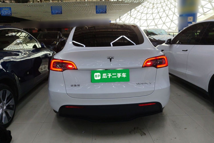 特斯拉 Model Y 2024款 后轮驱动版车身外观6004