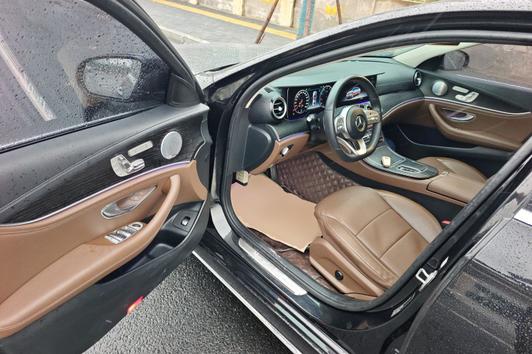 奔驰E级 2020款 E 300 L 运动豪华型中控内饰7003