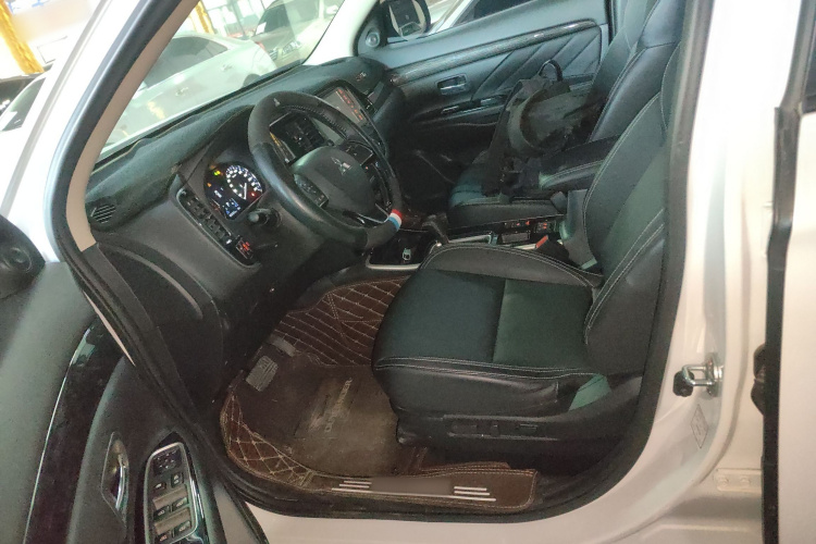 三菱 欧蓝德 2020款 2.0L 两驱畅享版 5座局部细节19