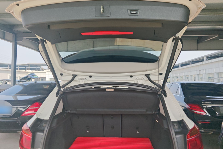 宝马X1 2019款 sDrive18Li 时尚型机舱底盘23