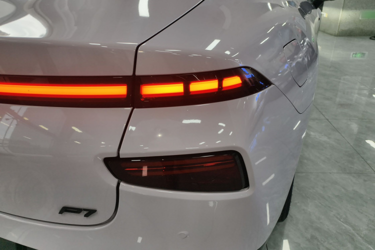 小鹏P7 2020款 670E车身外观6002