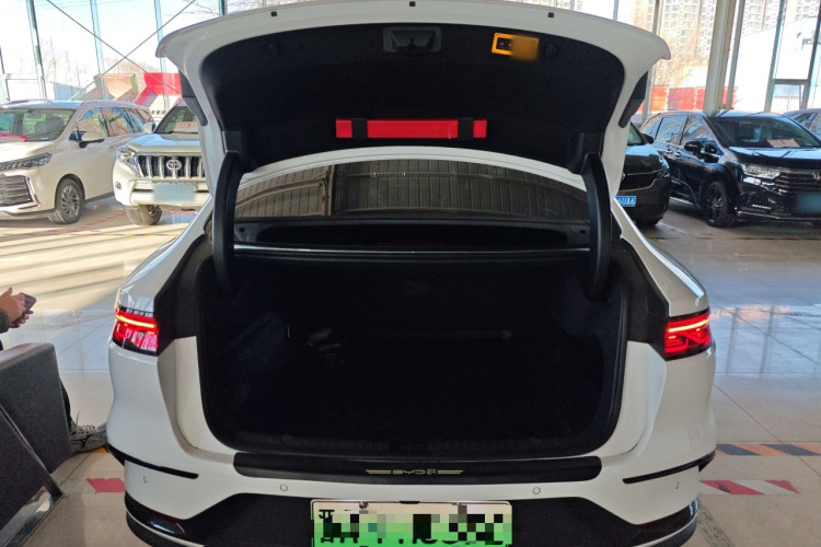 比亚迪 汉 2023款 DM-i 冠军版 121KM 精英型机舱底盘23