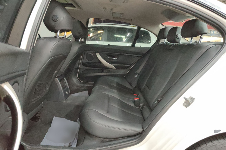 宝马3系 2015款 316Li 时尚型中控内饰21