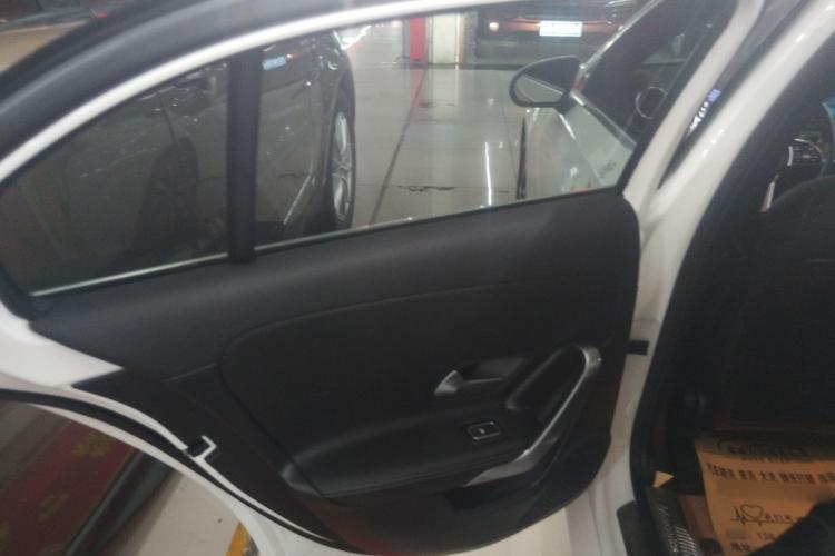 奔驰A级(进口) 2021款 A 200 动感型中控内饰7008