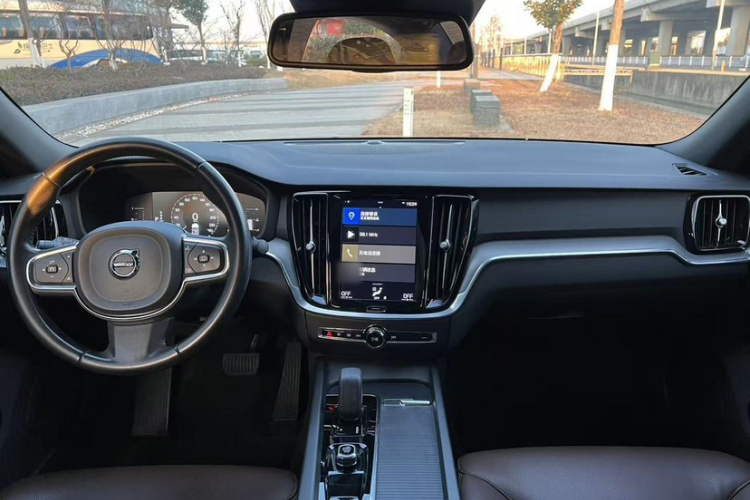 沃尔沃S60 2022款 B4 智逸豪华版中控内饰7002