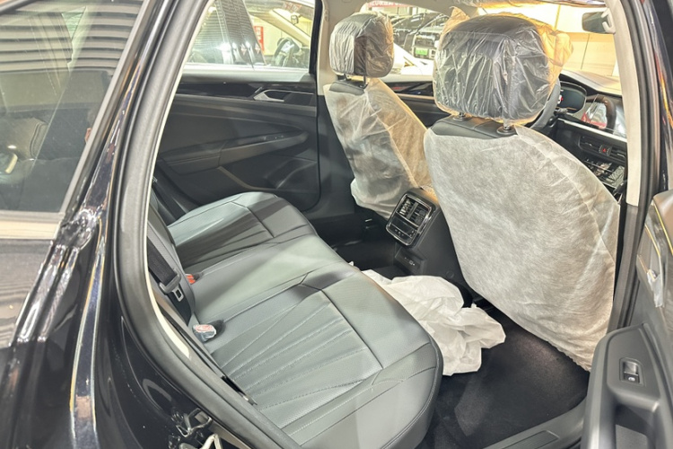 大众 帕萨特 2025款 出众款 330TSI 星空精英版中控内饰7002