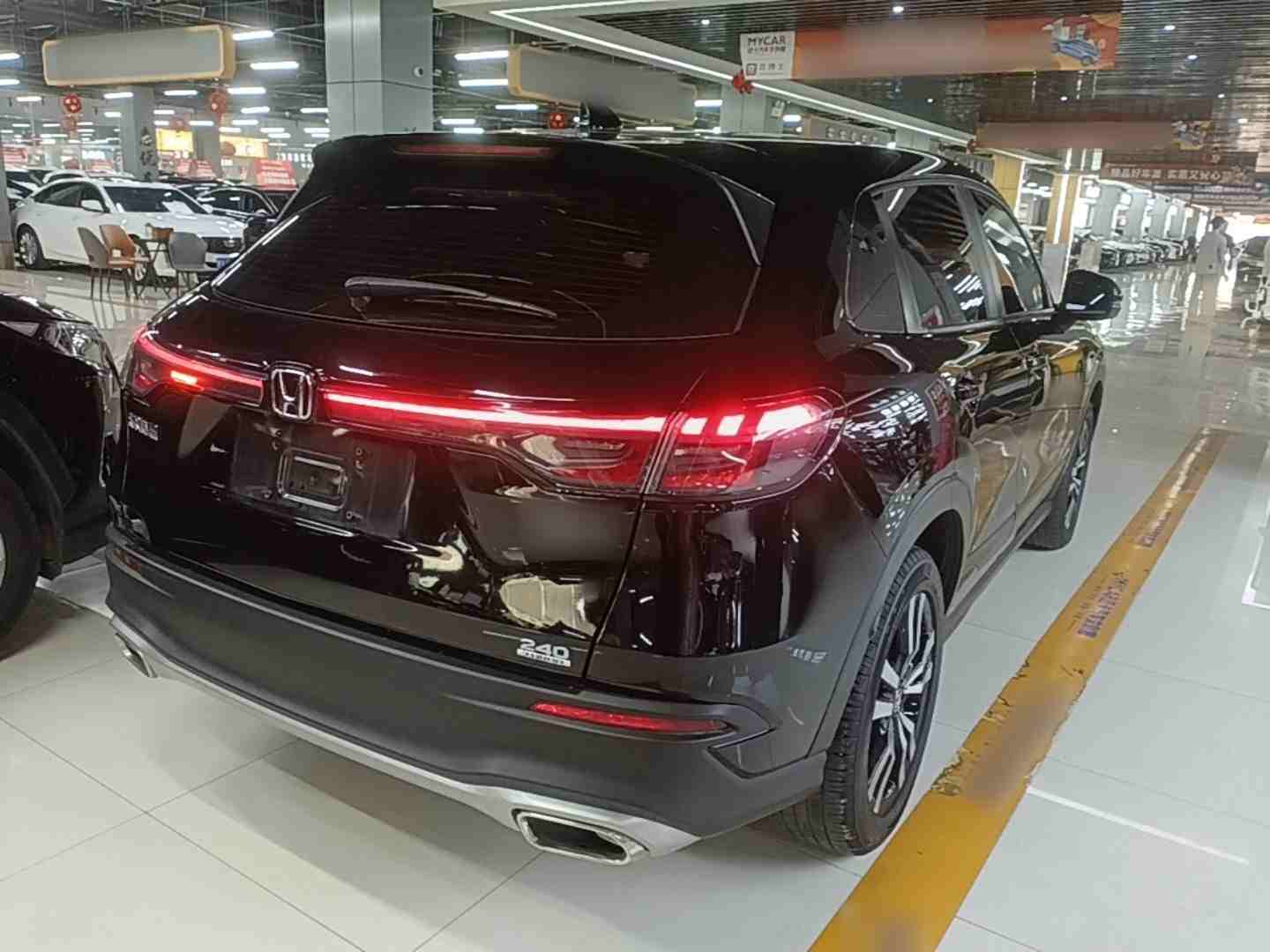 车辆右后45度外观展示