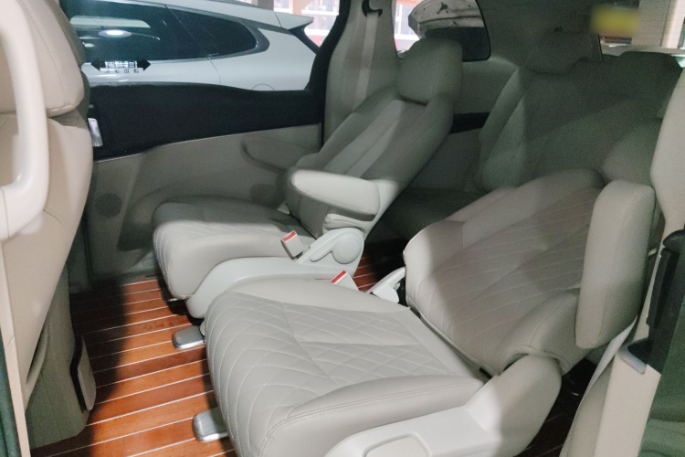 别克GL8 2020款 陆上公务舱 652T 舒适型中控内饰7004