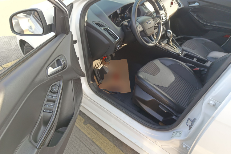 福特 福克斯 2017款 两厢 EcoBoost 125 自动超能风尚型智行版中控内饰7003