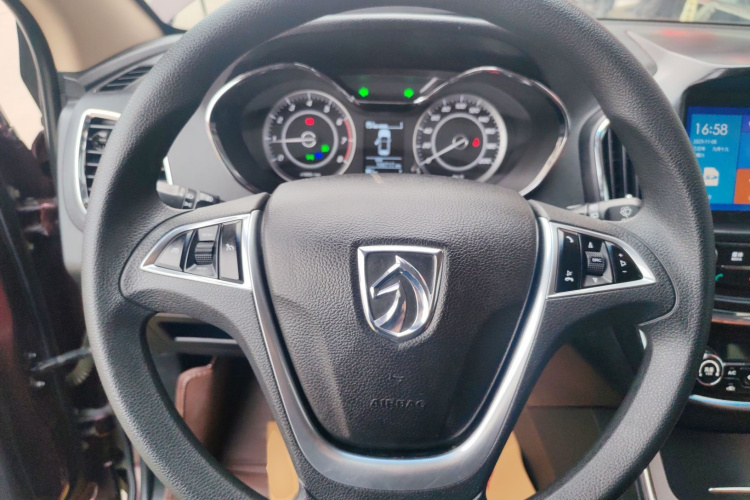 宝骏560 2016款 1.8L 手动精英型中控内饰13