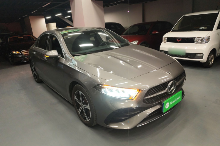 奔驰A级 2024款 A 200 L 时尚型车身外观3