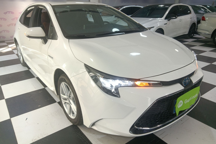 丰田 雷凌 2022款 双擎 1.8H E-CVT豪华版车身外观3
