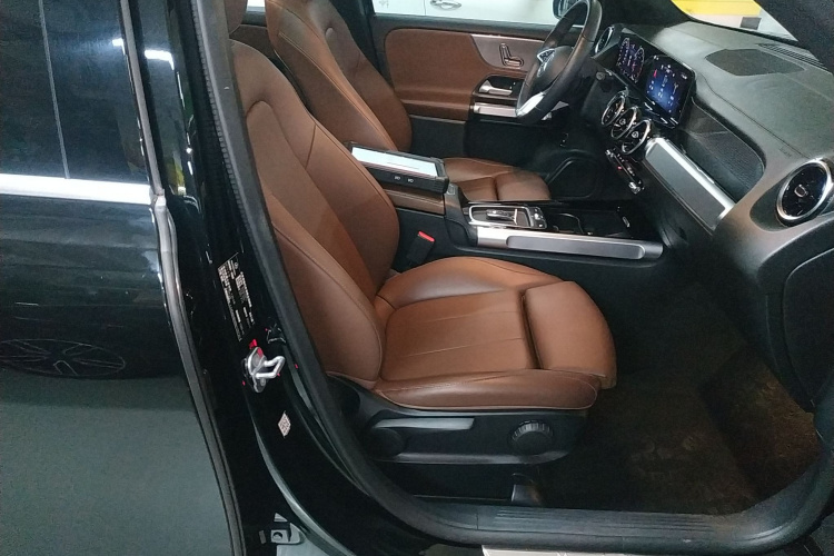 奔驰GLB 2024款 GLB 200 动感型局部细节41