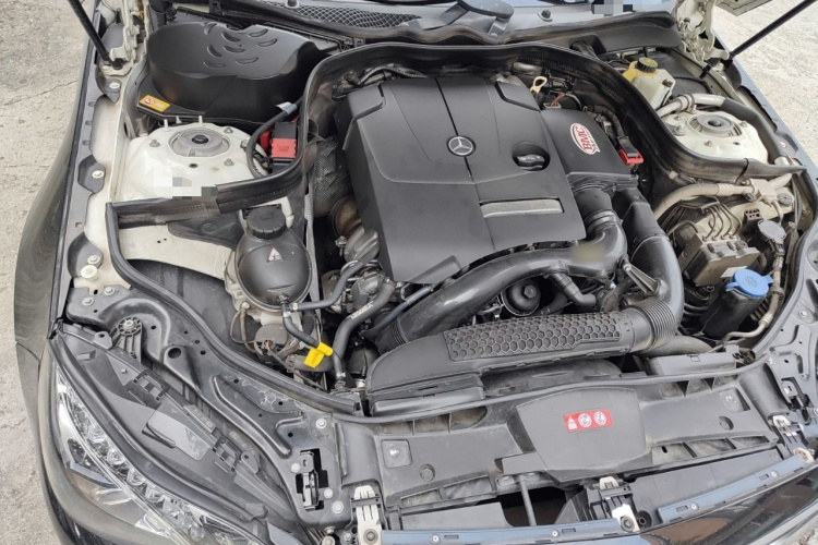 奔驰E级 2015款 E 260 L 运动豪华型局部细节9006