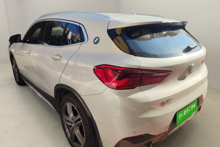 宝马X2 2020款 sDrive25i 领先型M越野套装车身外观5