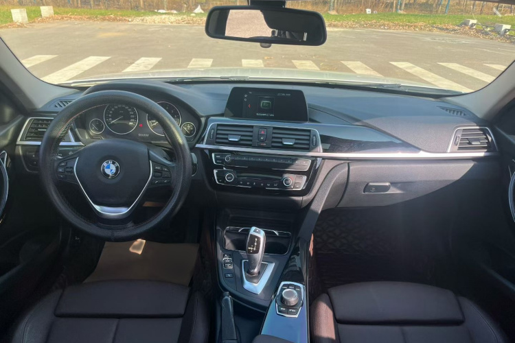 宝马3系 2018款 320Li 时尚型中控内饰7002