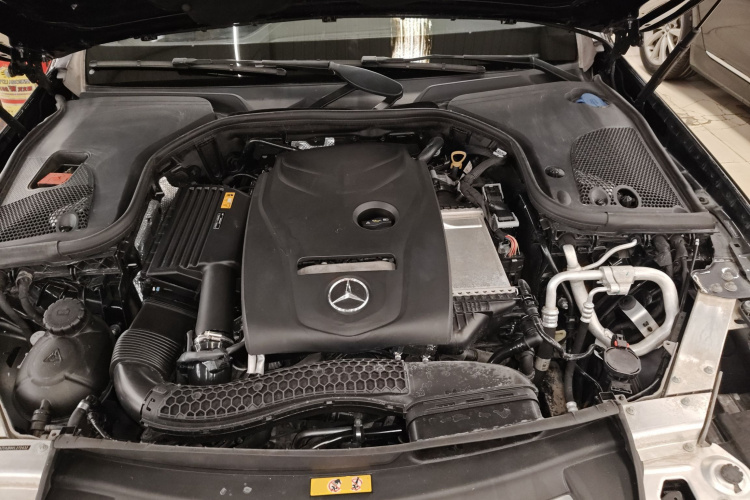 奔驰E级 2019款 E 300 L 运动豪华型机舱底盘24