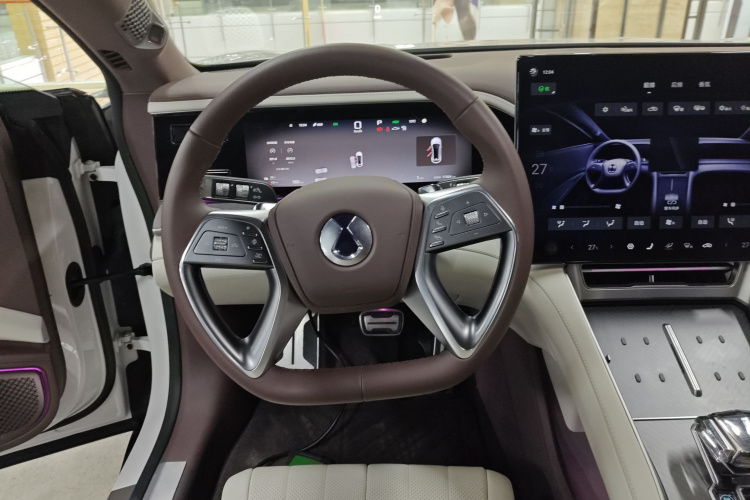 腾势Z9GT 2024款 1100四驱Ultra版中控内饰13