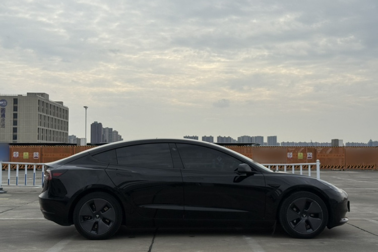 特斯拉 Model 3 2022款 后轮驱动版车身外观6007